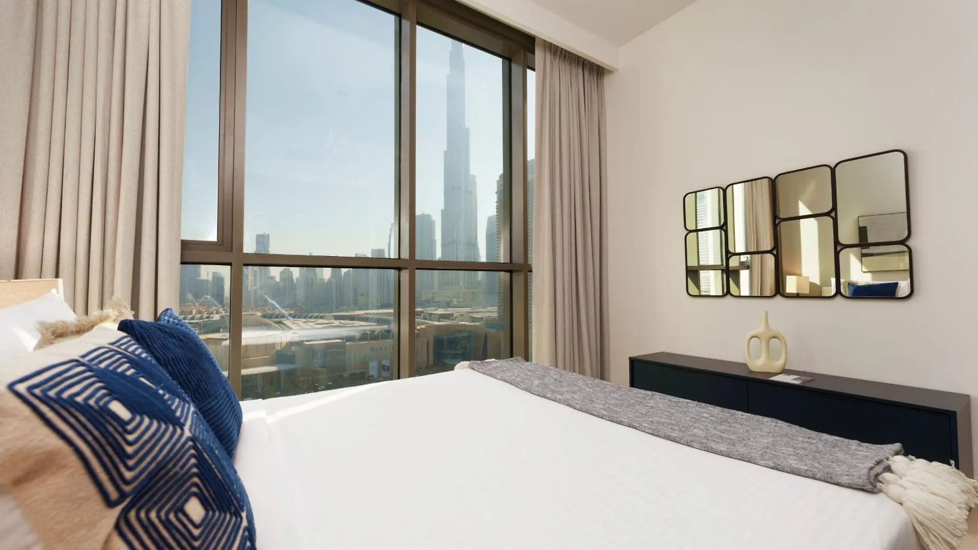 Elite Escape - 3 Bhk Burj View & Dubai Mall Access