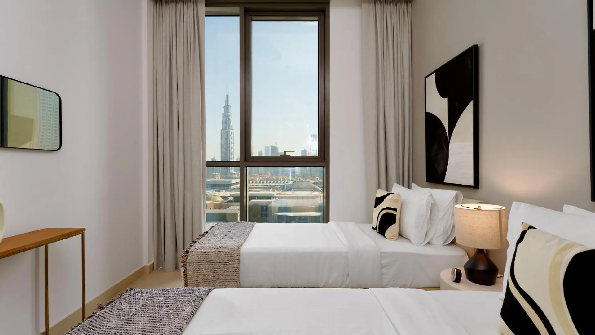 Elite Escape - 3 Bhk Burj View & Dubai Mall Access Apartment