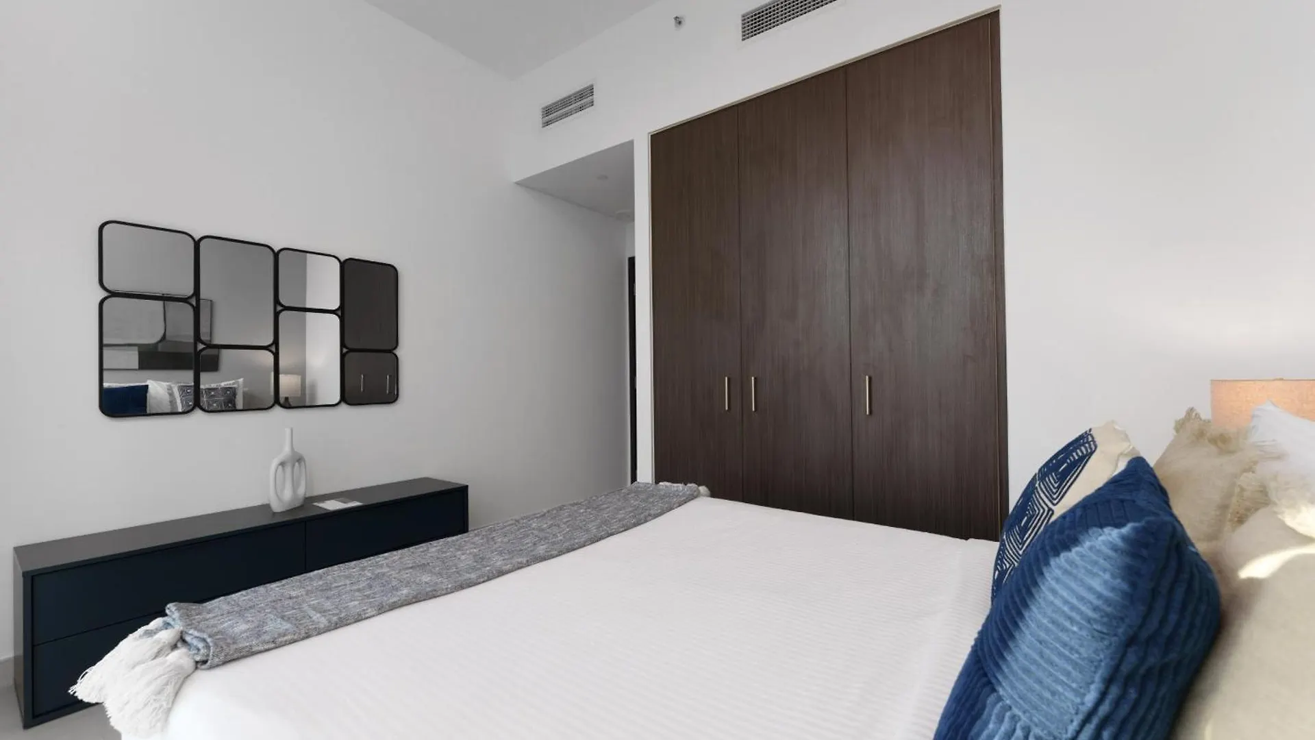 Elite Escape - 3 Bhk Burj View & Dubai Mall Access