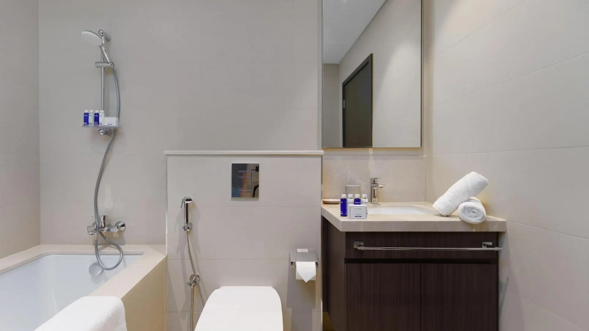Elite Escape - 3 Bhk Burj View & Dubai Mall Access דירה